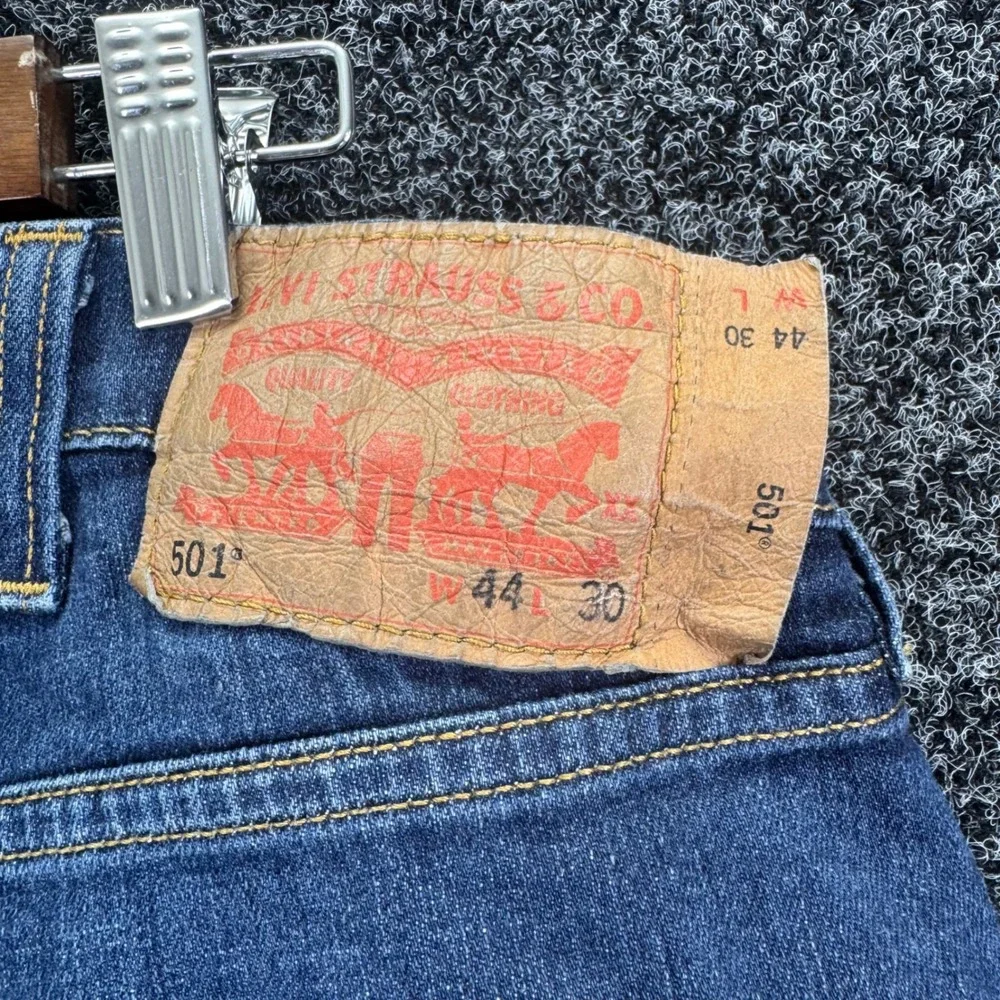 Levis 501 Regular‎ Straight Jeans Mens 44x30 Medium Wash Blue Denim Button Fly